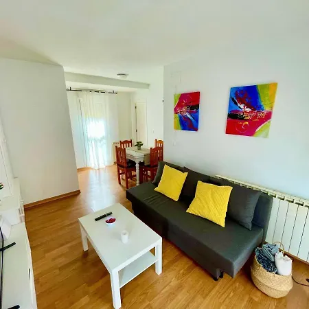 アパート Casa Pyrene - Acogedor Apartamento Familiar *