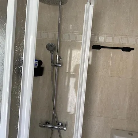 アパート Casa Pyrene - Acogedor Apartamento Familiar *